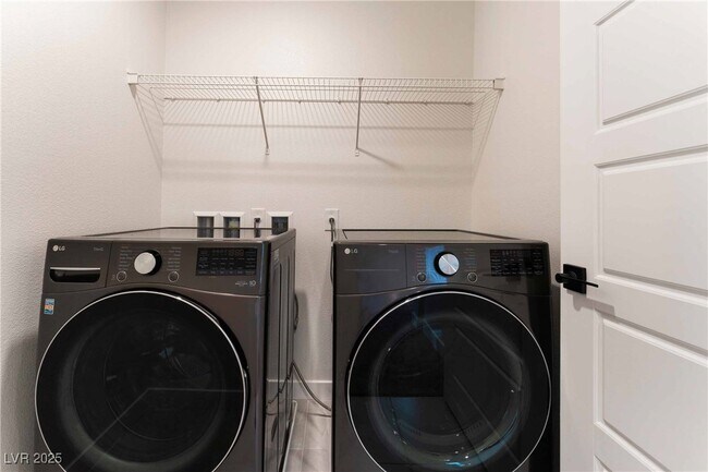 Building Photo - 10613 Adobe Ranch St