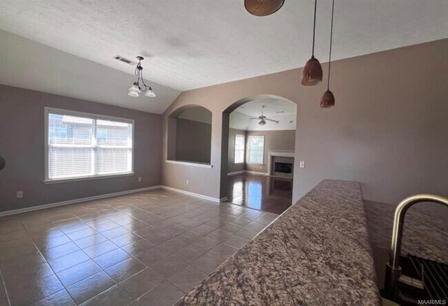 Building Photo - 701 Stoneybrooke Way