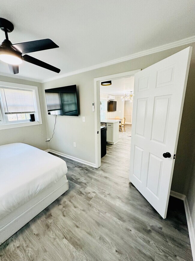 Building Photo - 231 Rogers Ave