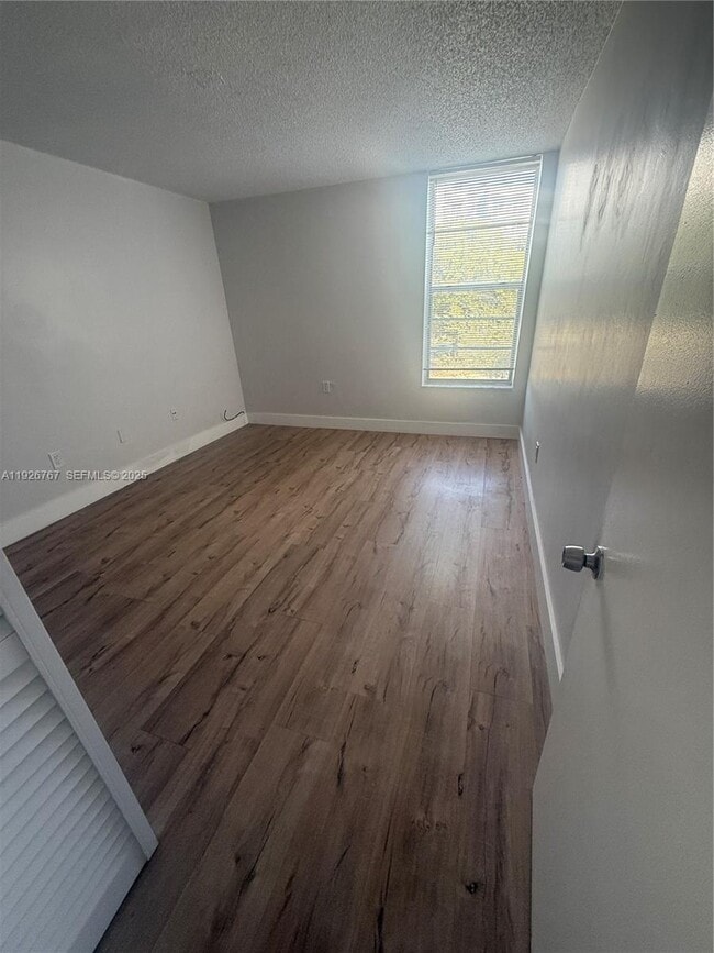 Building Photo - 8820 Fontainebleau Blvd