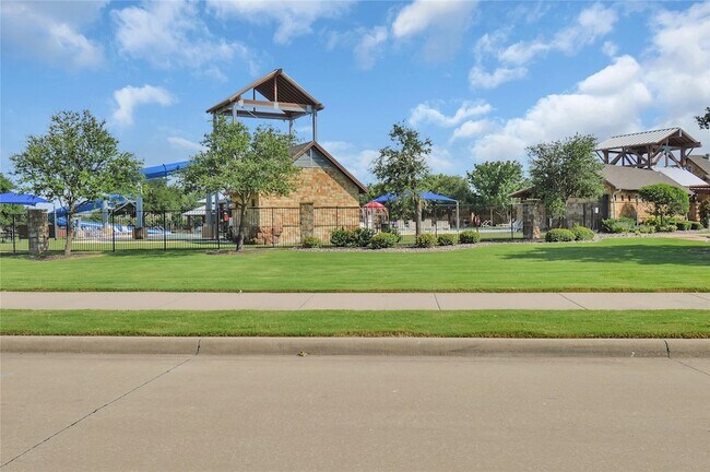 Building Photo - 10124 Kingsland Trail