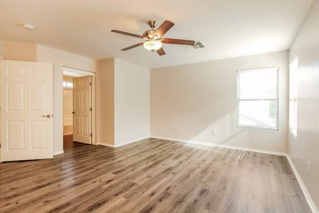 Building Photo - 12026 W Yuma St