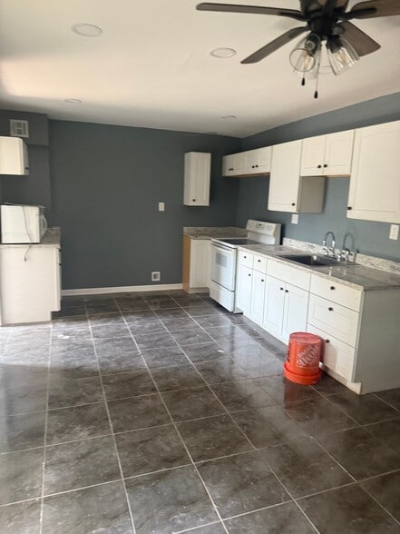 Building Photo - 4936 Lonely Oak Dr