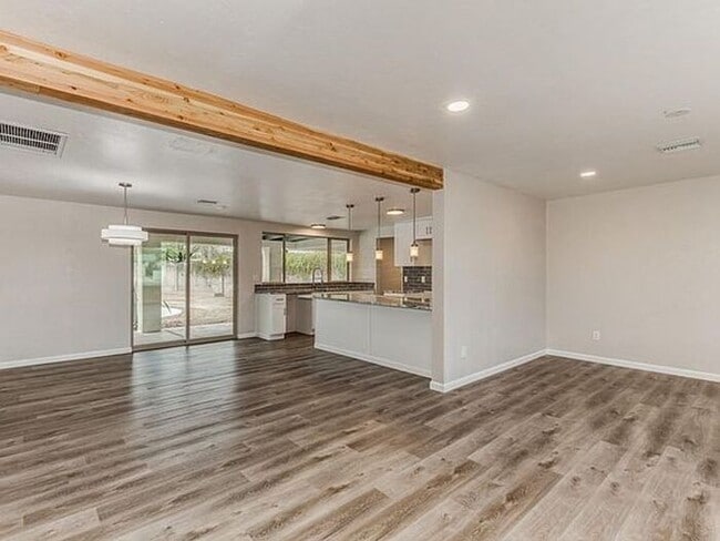 Building Photo - 4BR w/ Pool + Covered Patio in Tucson 85704