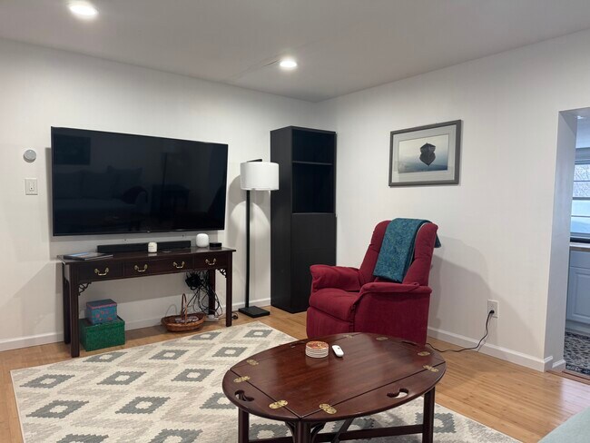 Livingroom - 9 W Center St