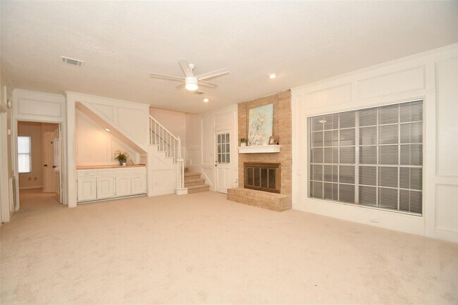 Building Photo - 7614 Club Lake Dr