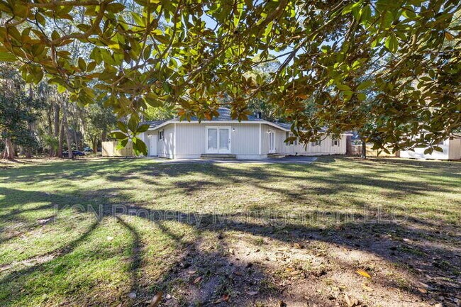 Building Photo - 286 Cushing Dr