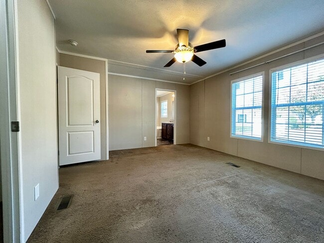 Building Photo - 3 Bedroom/2 bathroom home for rent