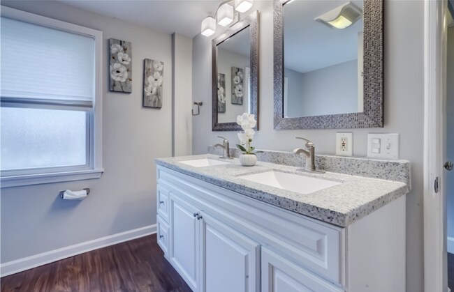 Building Photo - 138 Cherry Rd