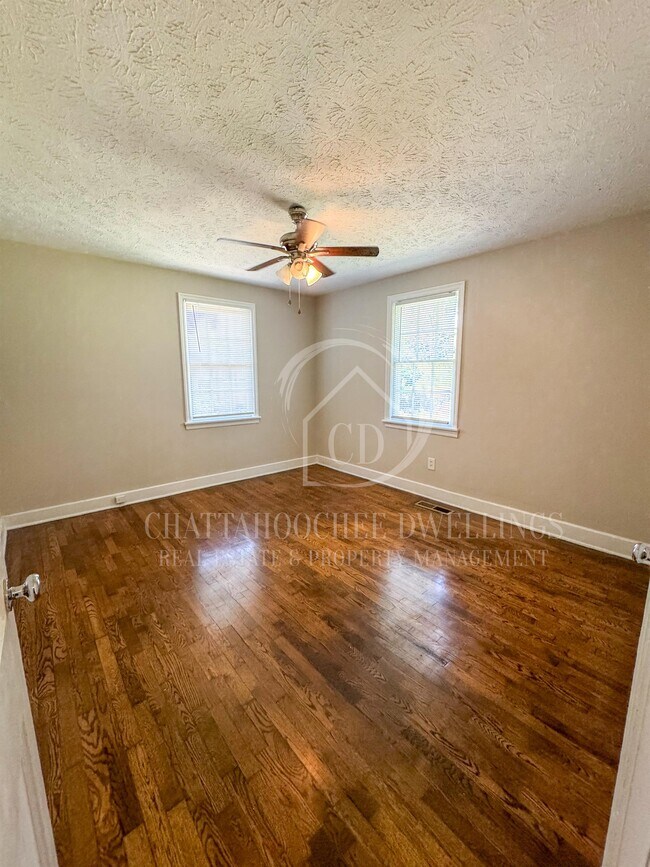 Building Photo - 1559 Alta Vista Dr