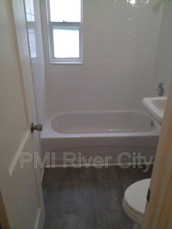 Building Photo - 1859 Loyola Dr N