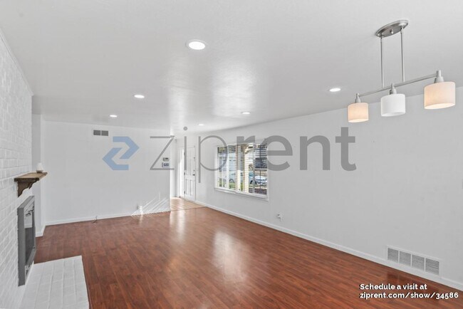 Building Photo - 246 St Andrews St