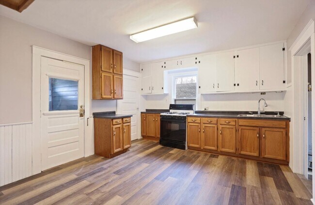 Building Photo - Charming 3-Bedroom Home on Saginaw’s East Side