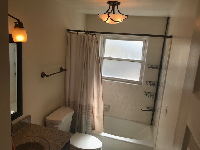 Building Photo - Beautiful Riverdale twin home available for rent