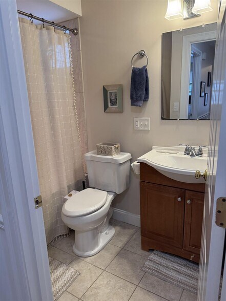 Building Photo - 11 Winthrop Ct