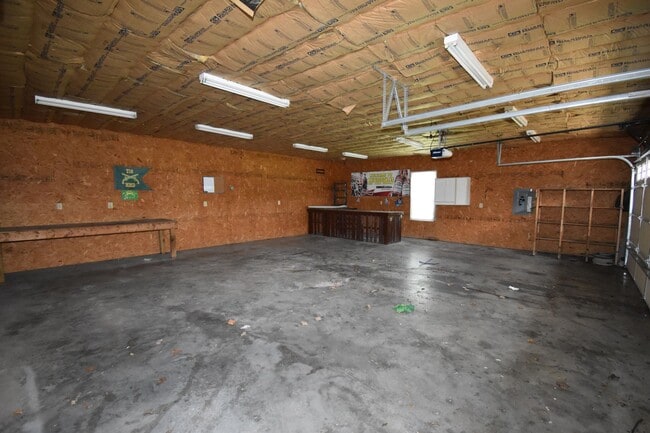 Building Photo - 2 Bedroom Home For Rent in The County!