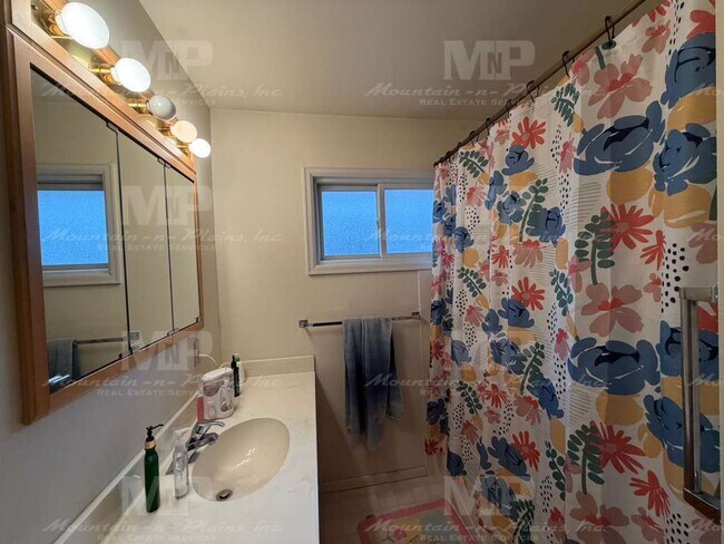 Building Photo - 522 Smith St