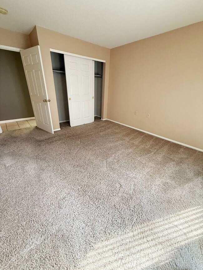 Building Photo - Contemporary Condo with River Views in Historic Marietta!