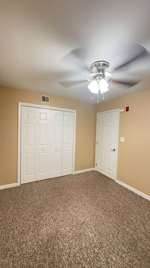 Building Photo - Great 3rd floor unit at LAUREL STATION for $2800/month Rent includes two assigned parking spaces!