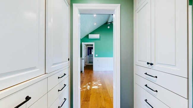 Building Photo - Country Charm Meets Vineyard Views! Two Be...