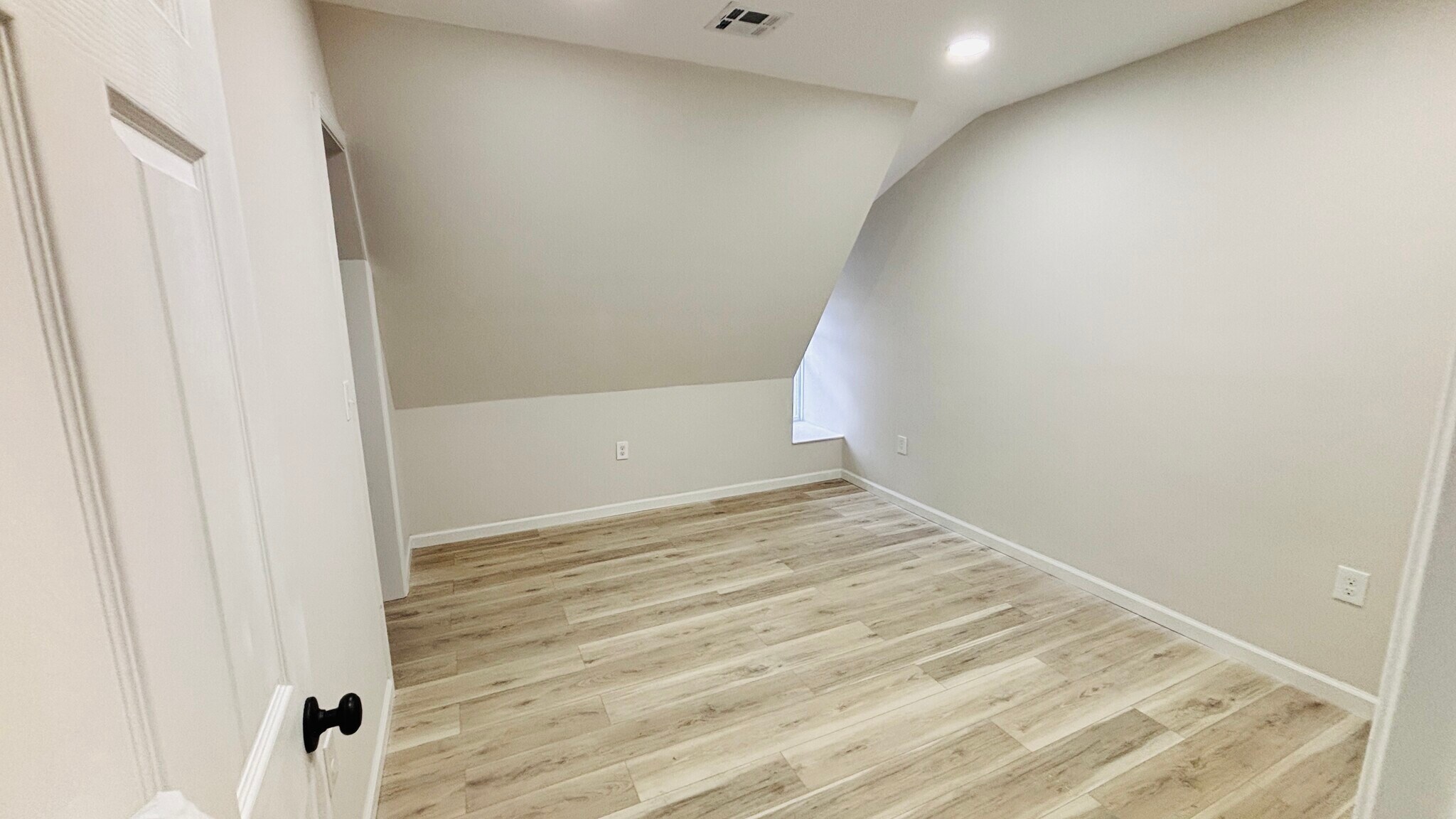 BEDROOM 1 - 46 Bridge St