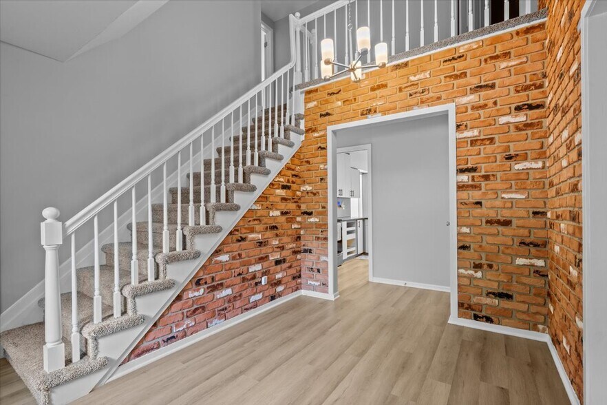 Building Photo - 5476 Van Ness Dr