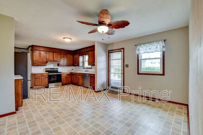 Building Photo - 609 Birch Dr