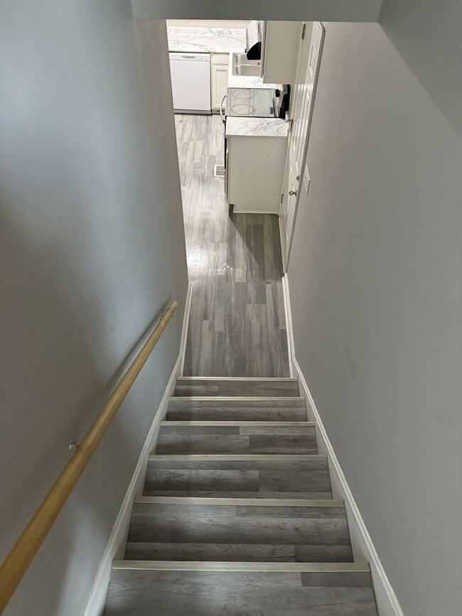 Building Photo - 4BR/ 1.5 bath House