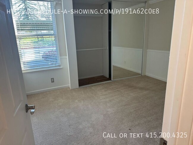 Building Photo - Charming 2-Bedroom Condo in the Heart of C...