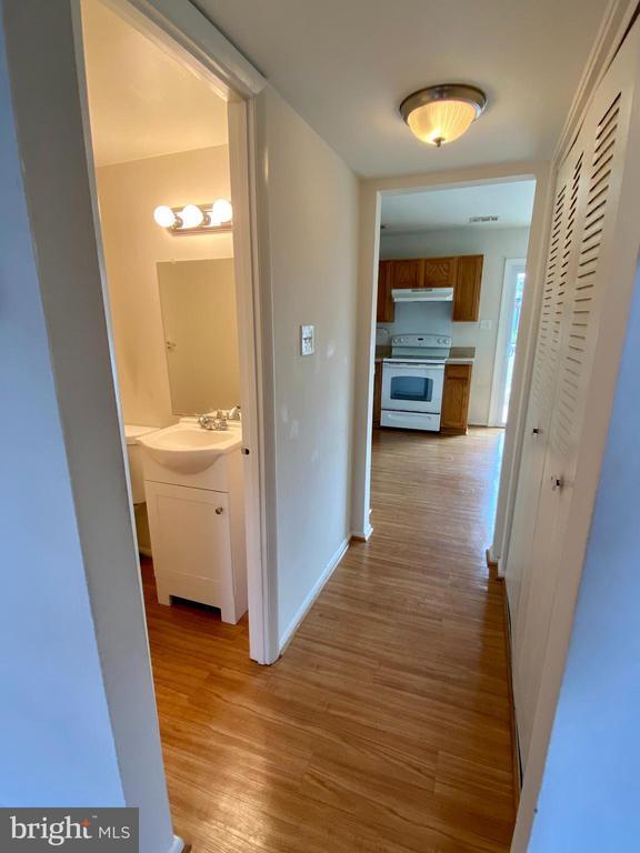 Building Photo - 2 Heritage Ct