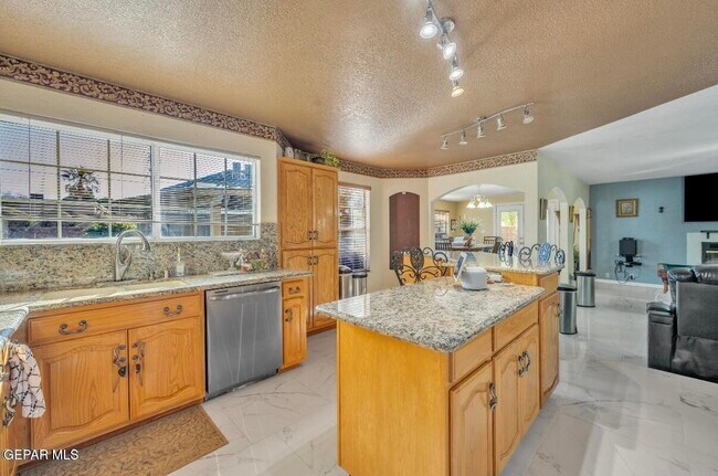 Building Photo - 1984 Paseo Granada Ln