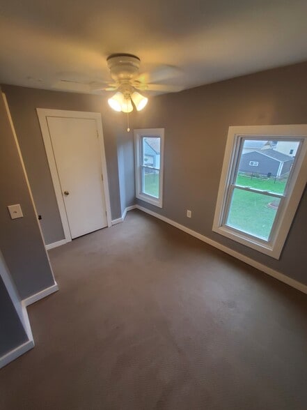 Building Photo - 401 E 1st St