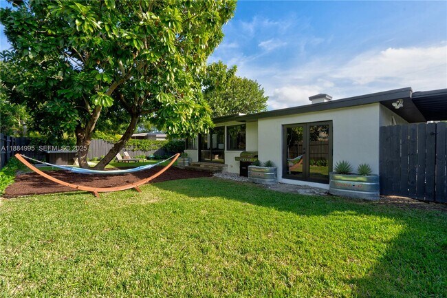 Building Photo - 347 NE 110th St