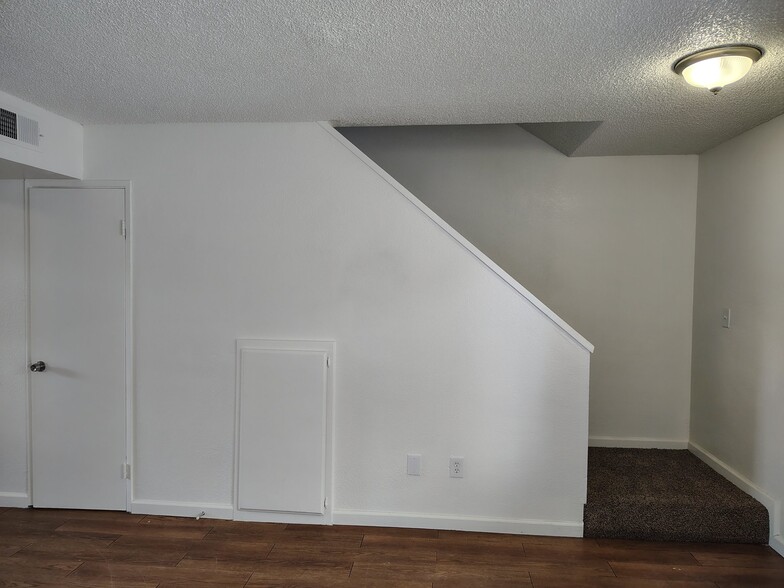 Building Photo - 2010 Larcus Ave