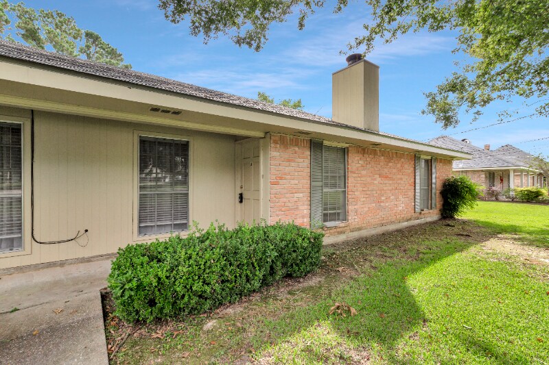 Building Photo - 130 Huggins Rd