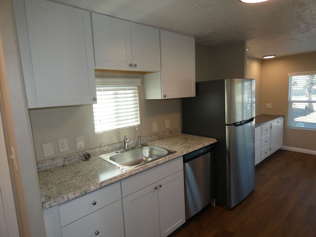 Building Photo - 6110 N Orange Tree Ln