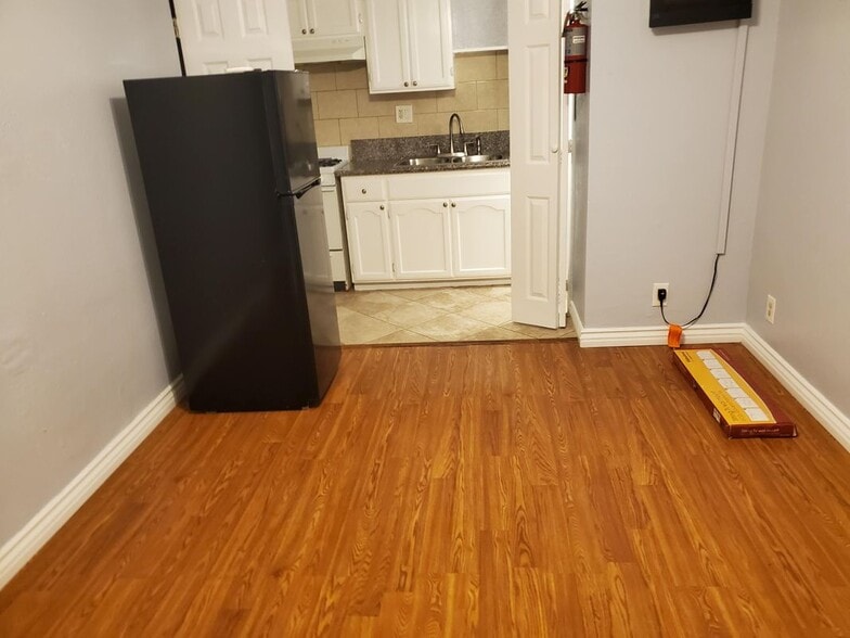 Primary Photo - 3313 California St