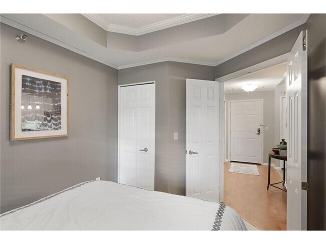 Building Photo - 645 N 1st St