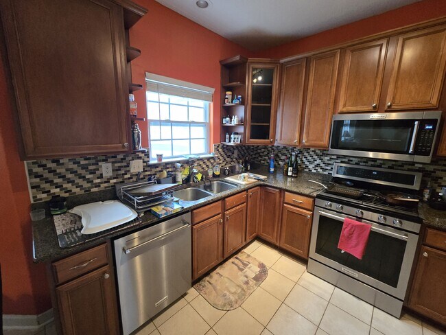 Building Photo - 2009 Breck Ave