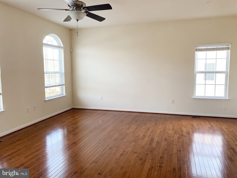 Building Photo - 4255 Talmadge Cir