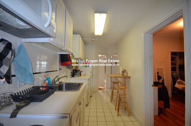 Building Photo - 45 Westland Ave