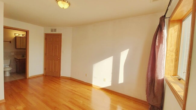 Building Photo - 313 W 23rd St