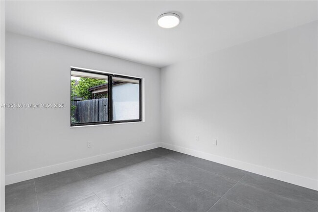 Building Photo - 7106 SW 103rd Pl