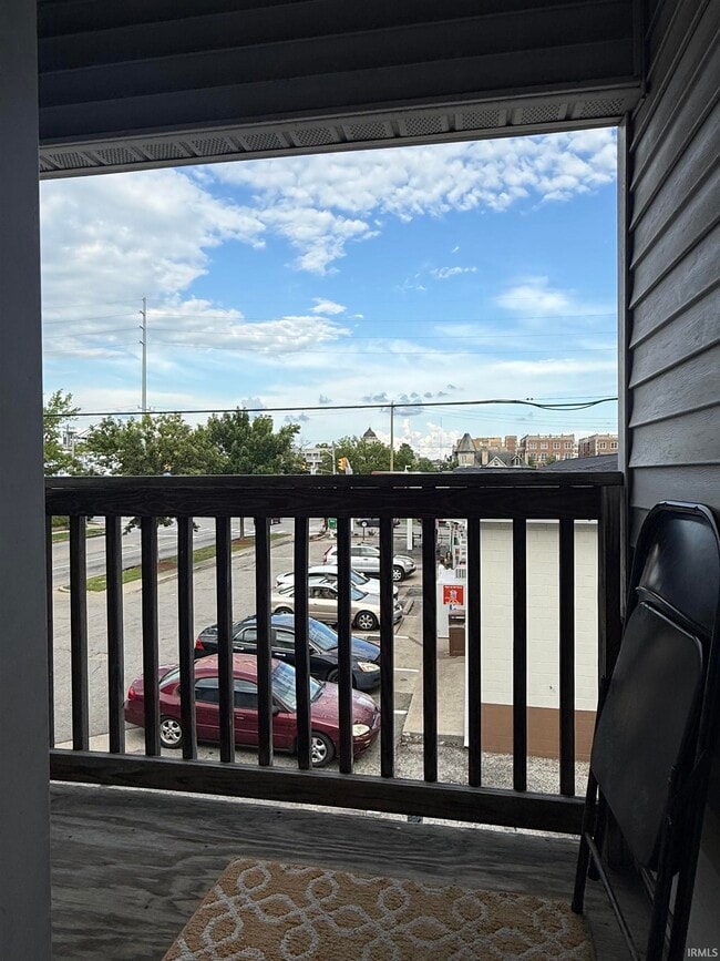 Building Photo - 515 W Kirkwood Ave