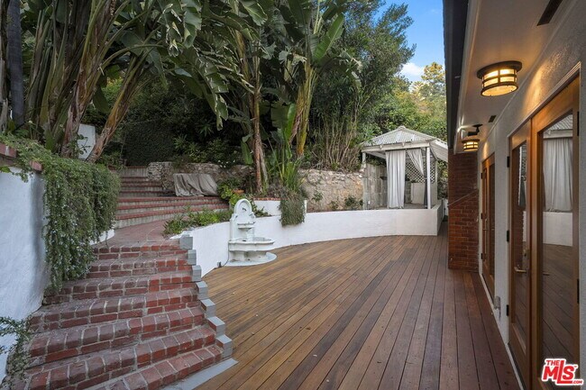 Building Photo - 2319 Outpost Dr