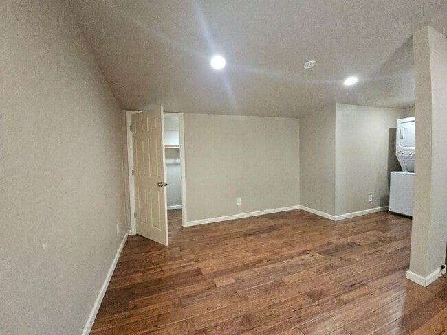Building Photo - 333 Daken Brook Dr