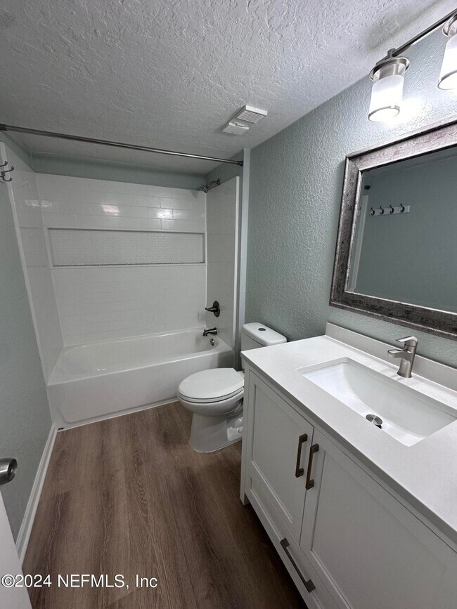 Building Photo - 400 Timberwalk Ct