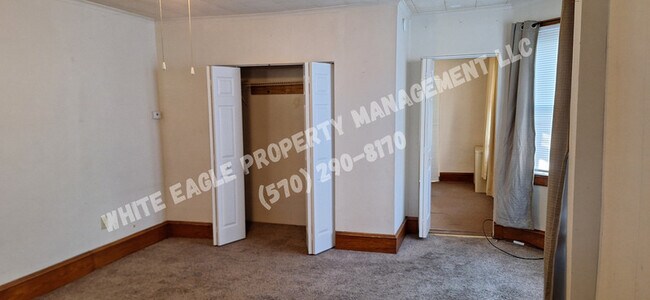 Building Photo - 315 William St