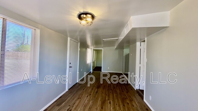 Building Photo - 3909 S 14th Ave