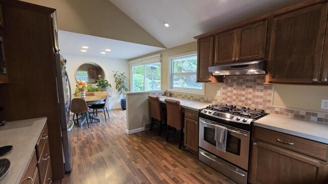 Building Photo - 10632 SE 4th St